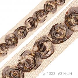 1223 Тесьма декоративная "розочка средняя одинарная" на сетке_1